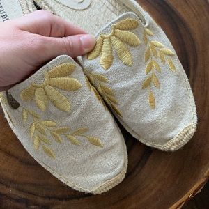 Soludos Shoes - Soludos Gold Embroidered Mules Soludos Shoes - Soludos Gold Embroidered Mules
